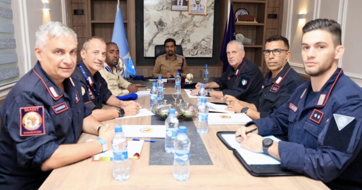 Taliyaha Ciidanka Boliiska Soomaaliyeed oo Qaabilay Saraakiil ka tirsan Ciidamada Talyaaniga 