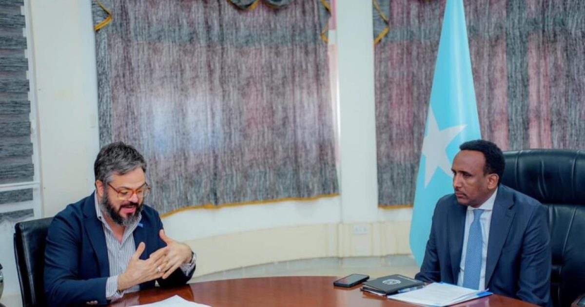 Agaasimaha HSJ XFS oo kulan la qaatay Wakiilka Hay’adda Socdaalka Adduunka (IOM)