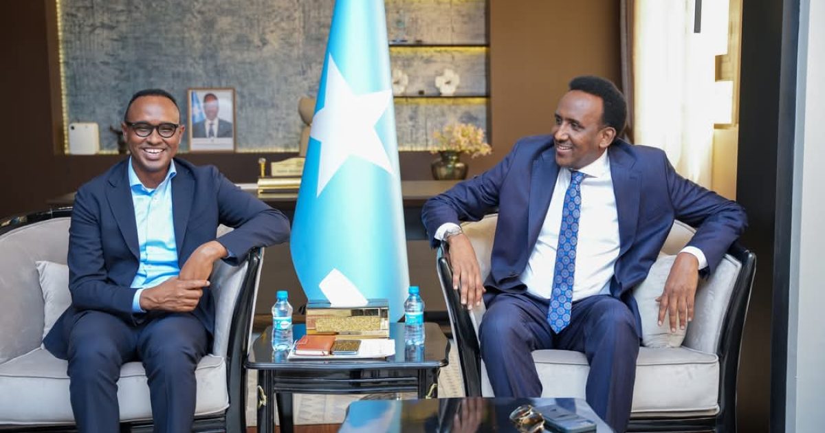 Guddoomiyaha SoDMA oo Xafiiskiisa kusoo dhaweeyay Agaasimaha Guud ee HSJ