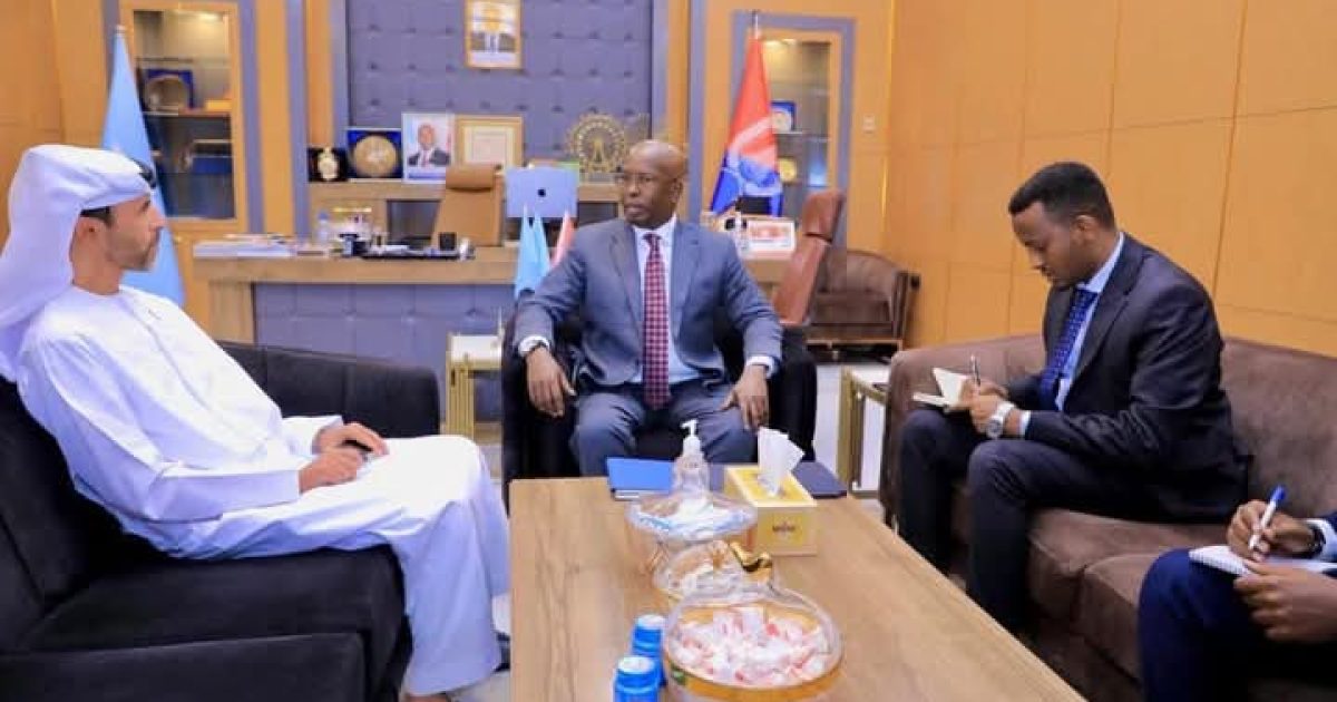 Duqa Muqdisho o qaabilay Safiirka Imaaraadka ee Soomaaliya