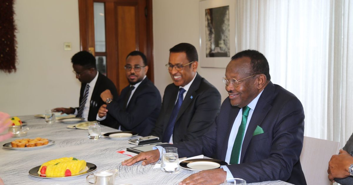 Wasiirka Deegaanka XFS oo kulan la qaatay Safiirka Finland ee Soomaaliya