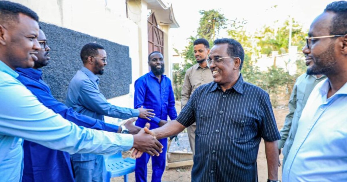 Wasiir Cali Xoosh oo kulan la qaatay Shacabka Jowhar iyo Madaxda Hirshabeelle