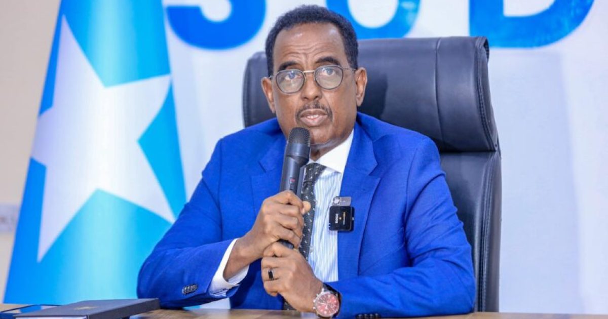 Wasiir Cali-xoosh oo bogaadiyay shaqada ay bulshada u hayso hay’adda SoDMA