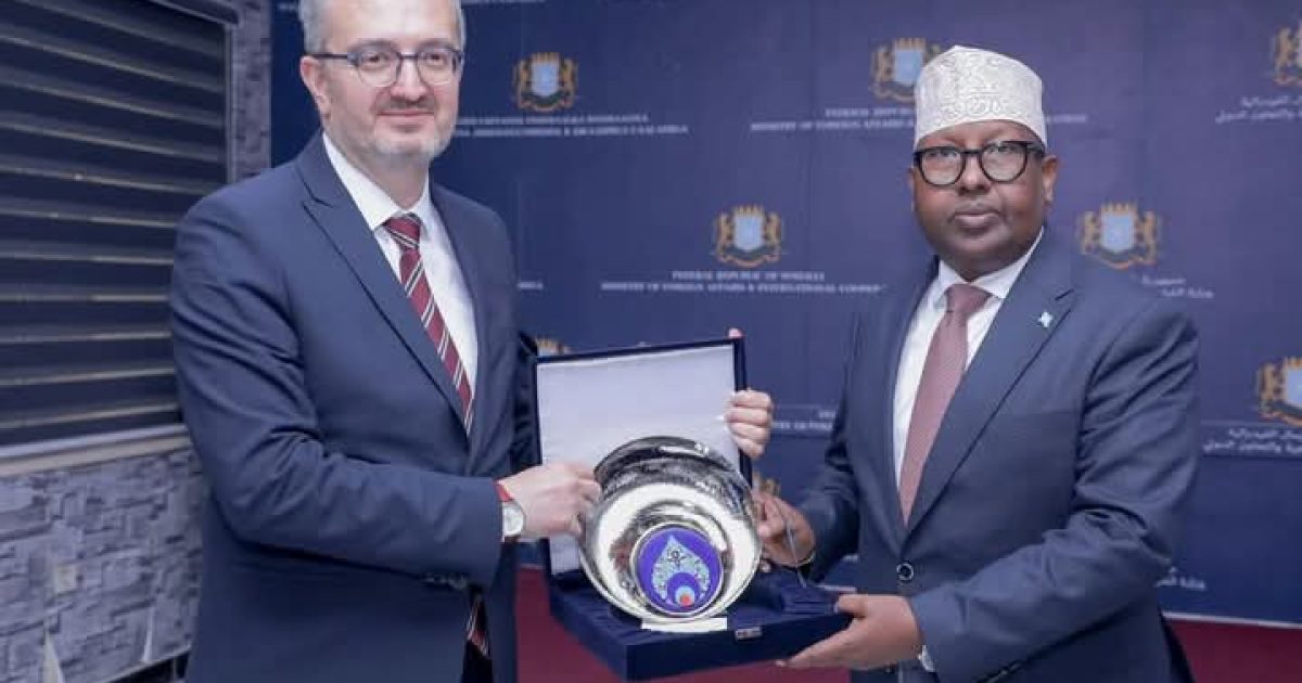 Wasiirka Arrimaha Dibadda Soomaaliya oo qaabilay Wafdi ka socday Turkiga
