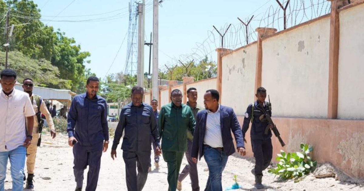 Wasiirrada Beeraha iyo Deegaanka oo kormeer ku tagay Xarunta Kaydka Cuntada ee Malco Foods