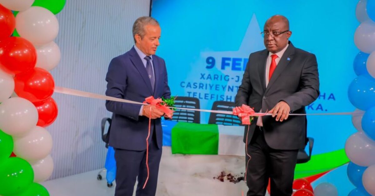 Wasiirka Warfaafinta iyo Safiirka Talyaaniga oo xarigga ka jaray Studiyaasha TV-ga Qaranka oo dib udhis iyo casriyayn lagu sameeyay