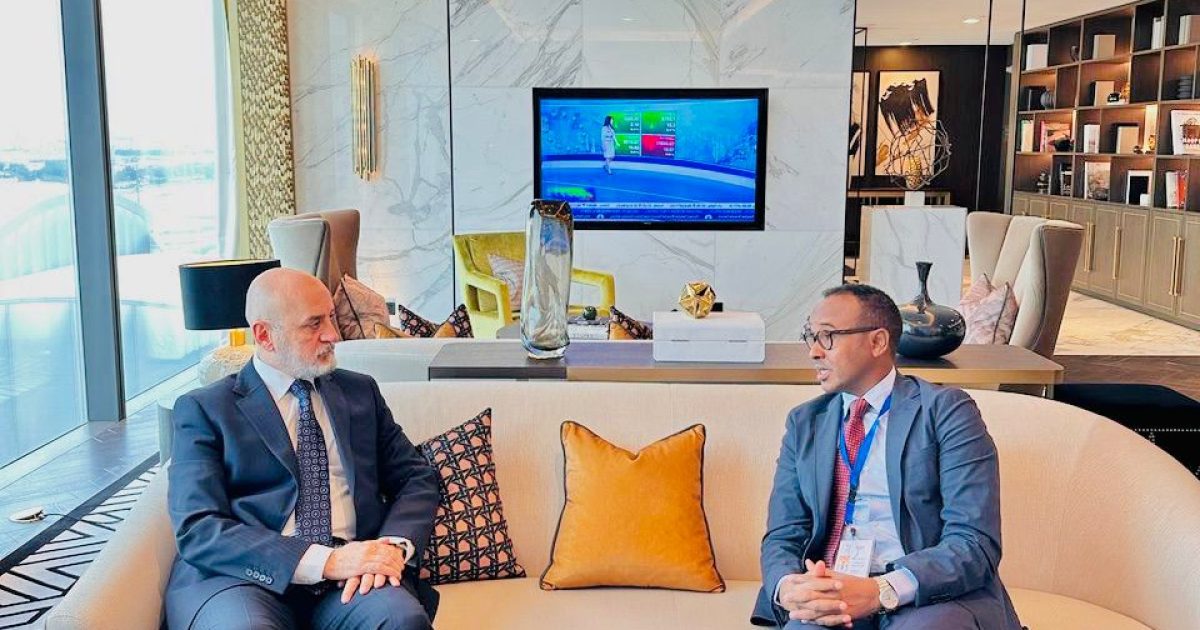 Guddoomiyaha Hay’adda SoDMA oo kulan doceedyo la qaatay Wafdi ka socday Ciraaq