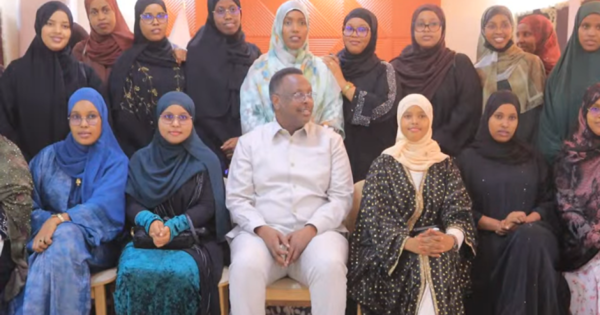 Wasiirka Cadaaladda XFS oo la kulmay maamulka Xarunta Nabadda iyo Amniga.