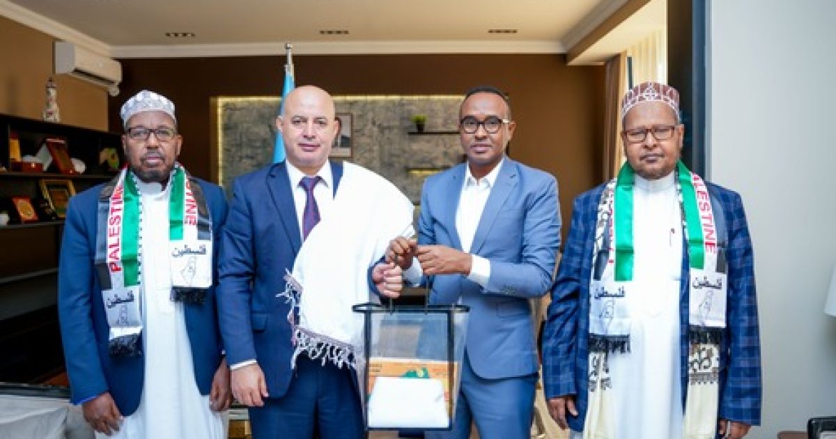 Guddoomiyaha Hay’adda SoDMA oo qaabilay Safiirka Falastiin ee Soomaaliya