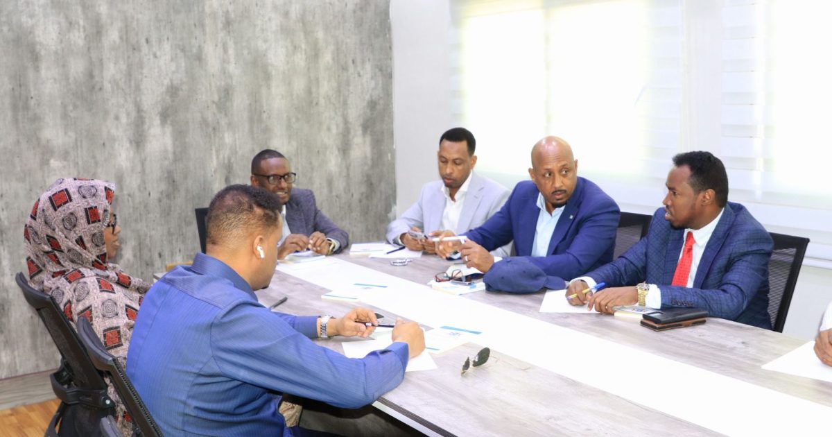 Guddiga gaarka ah ee loo xilsaaray xasaanadda Xildhibaannada oo kulan yeeshay