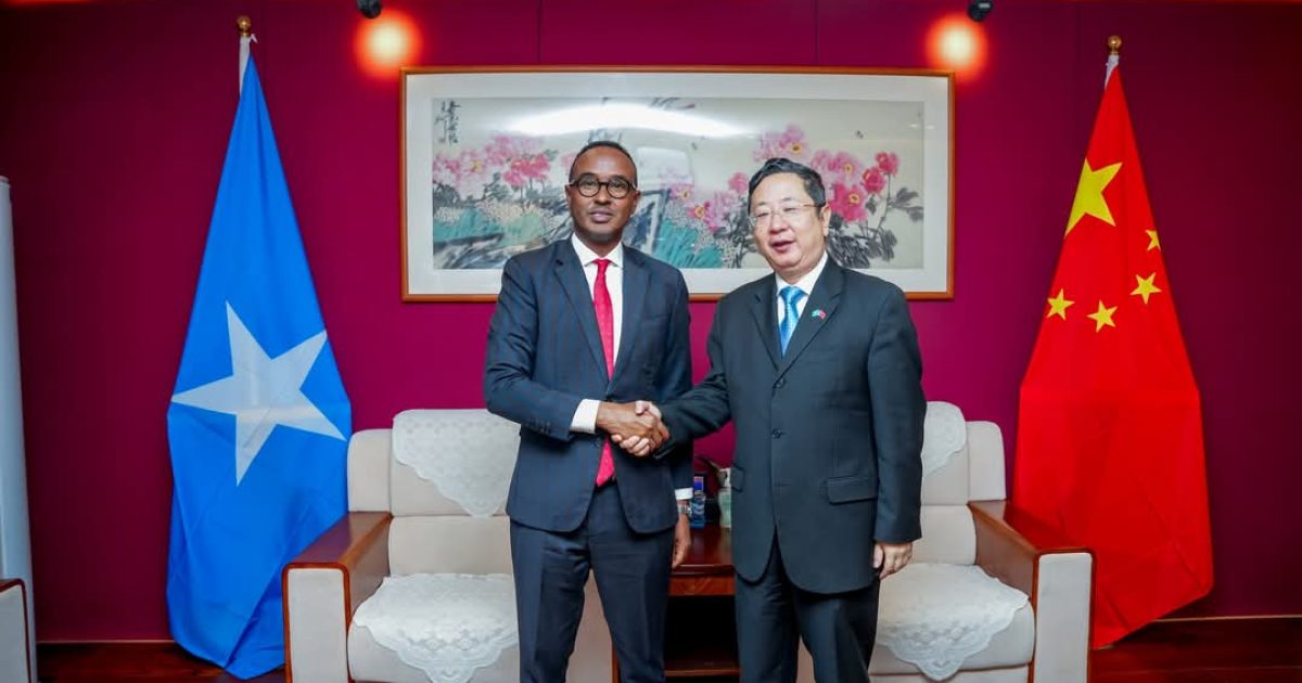 Guddoomiyaha Hay’adda SoDMA oo kulan la yeeshay Safiirka Shiinaha ee Soomaaliya