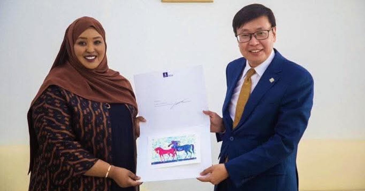 Safiirka Soomaaliya ee Mongolia oo la kulantay Wasiirrro ka tirsan xukuumadda dalkaasi