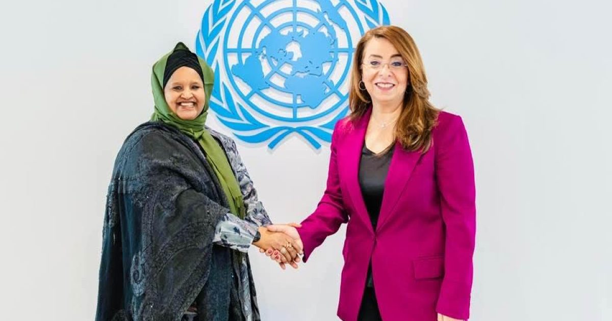 Safiirka Soomaaliya ee Switzerland oo Waraaqaha Aqoonsiga u gudbiyay Agaasimaha UNOV