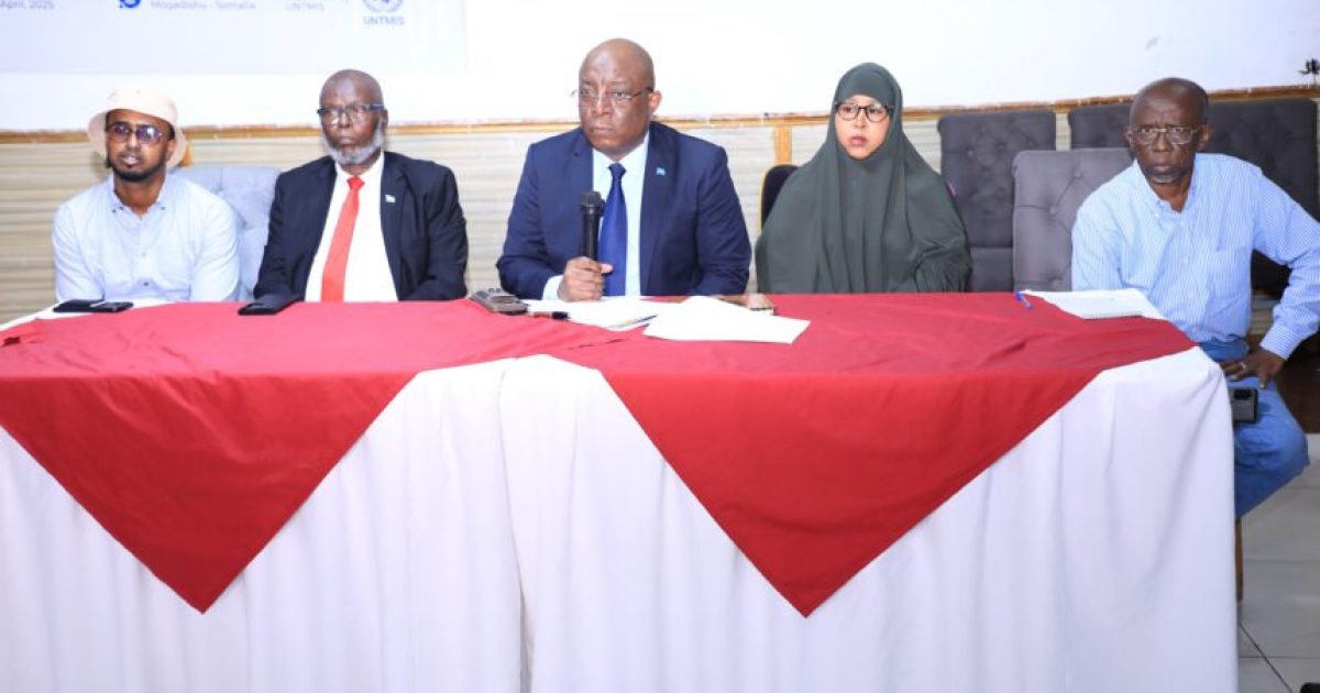 Wasiirka Warfaafinta oo tababar ku saabsan tabinta Doorashooyinka u furay suxufiyiin ka socda qeybaha Warbaahint