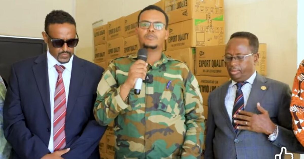 Masuuliyiin katirsan Dowladda oo deeq dawo ah gaadhsiiyay isbitaalka Xoogga Dalka