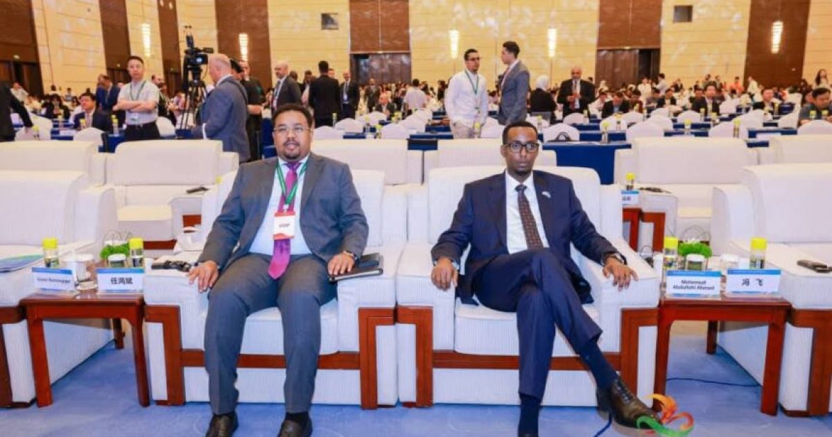 Wafdi ka socda Wasaaradda Ganacsiga oo ka qeyb galay Shirweynaha 11-aad ee Shiinaha iyo Wadamada Carabta