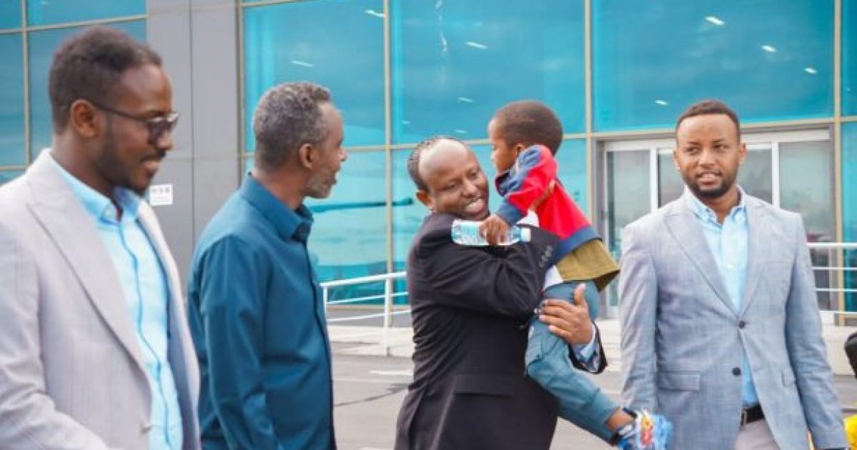 𝐖𝐚𝐬𝐢𝐢𝐫𝐤𝐚 𝐂𝐚𝐚𝐟𝐢𝐦𝐚𝐚𝐝𝐤𝐚 𝐨𝐨 𝐬𝐨𝐨 𝐝𝐡𝐚𝐰𝐞𝐞𝐲𝐞𝐲 𝐂𝐚𝐫𝐮𝐮𝐫 𝐦𝐚𝐪𝐚𝐥𝐤𝐚 𝐥𝐚’ 𝐨𝐨 𝐝𝐢𝐛 𝐥𝐨𝐨𝐠𝐮 𝐡𝐚𝐠𝐚𝐚𝐣𝐢𝐲𝐞𝐲 𝐦𝐚𝐪𝐚𝐥𝐤𝐨𝐨𝐝