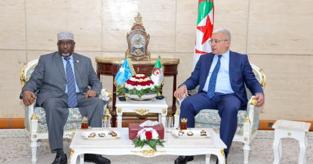 Guddoomiye Aadan Madoobe oo la kulmay dhiggiisa Algeria