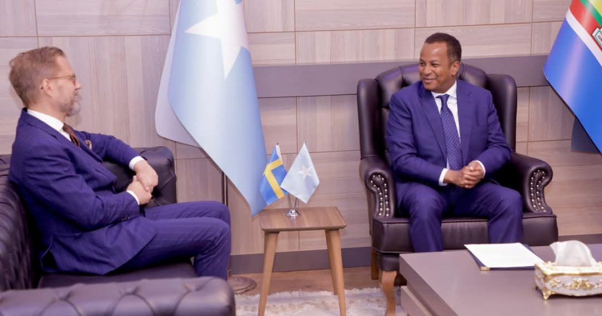 Wasiirka Arrimaha Dibadda Soomaaliya oo xafiiskiisa ku qaabilay Safiirka Sweden