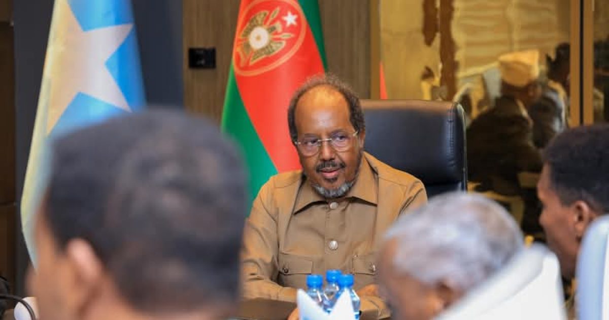 Madaxweyne Xasan Sheekh oo kormeeray xarunta Wasaaradda Gaashaandhigga