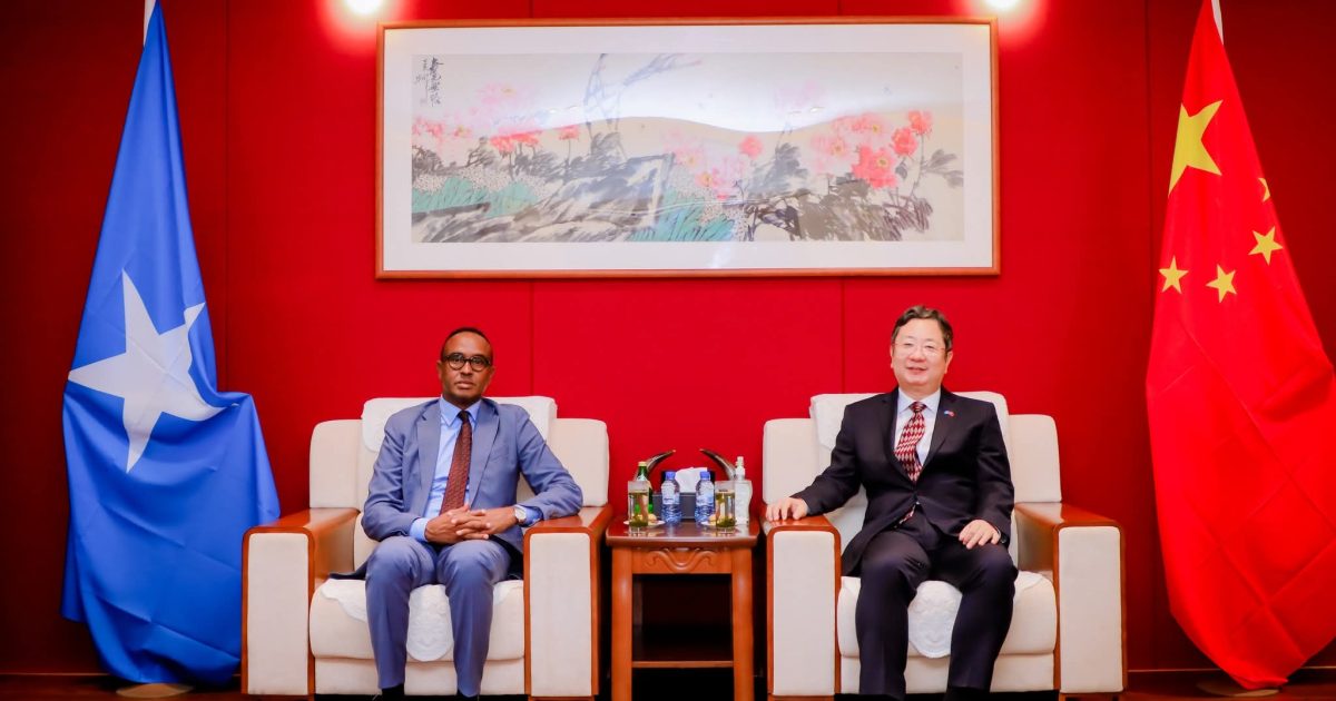 Guddoomiyaha Hay’adda SoDMA oo la kulmay Safiirka Shiinaha ee Soomaaliya