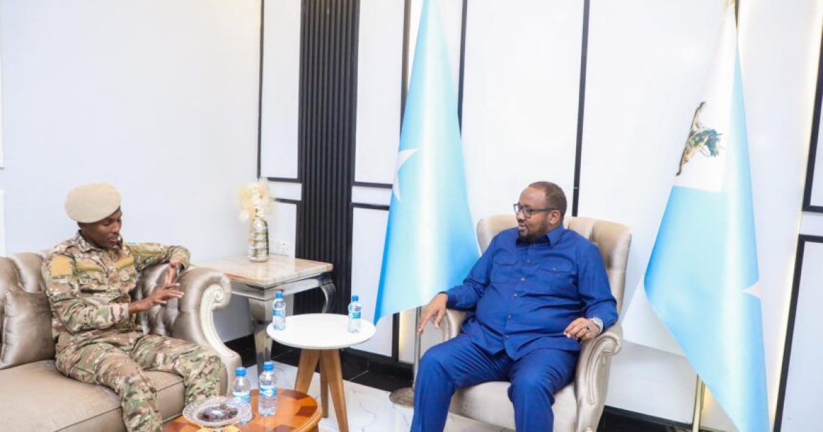 Hoggaamiyaha SSC-Khaatumo oo kulan muhiim ah la yeeshay Taliyaha Ciidanka Xoogga Dalka