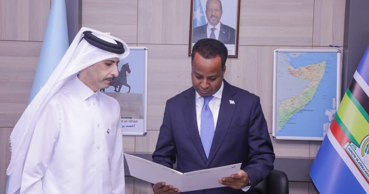 Wasiirka Arrimaha Dibadda Soomaaliya oo la kulmay Safiirka Qatar 