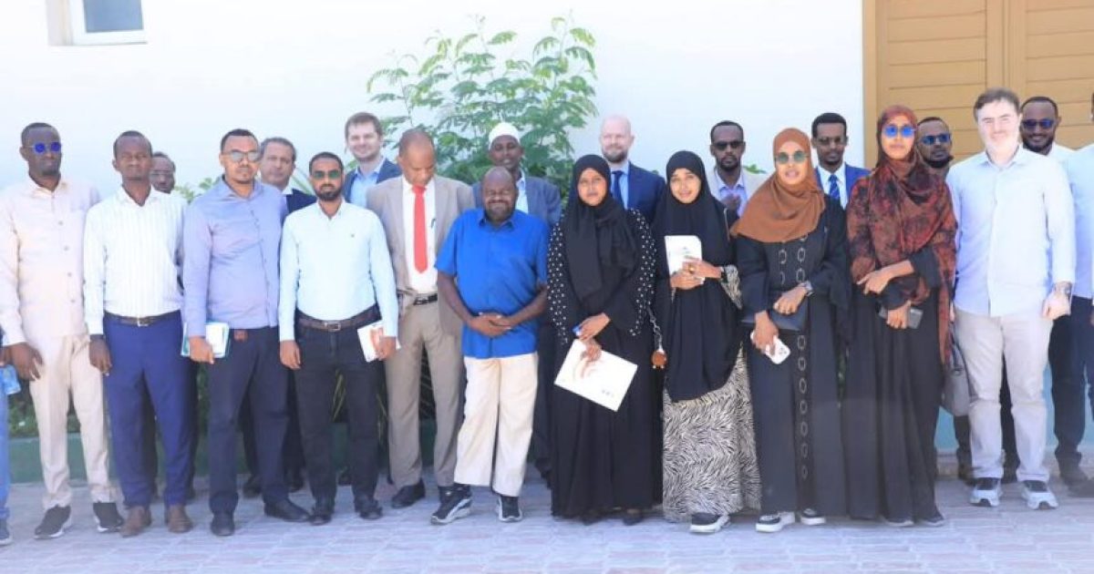 Wasaaradda shaqada oo Muqdisho ku qabagay aqoon isweydaarsi ku saabsan daryeelka Bulshada