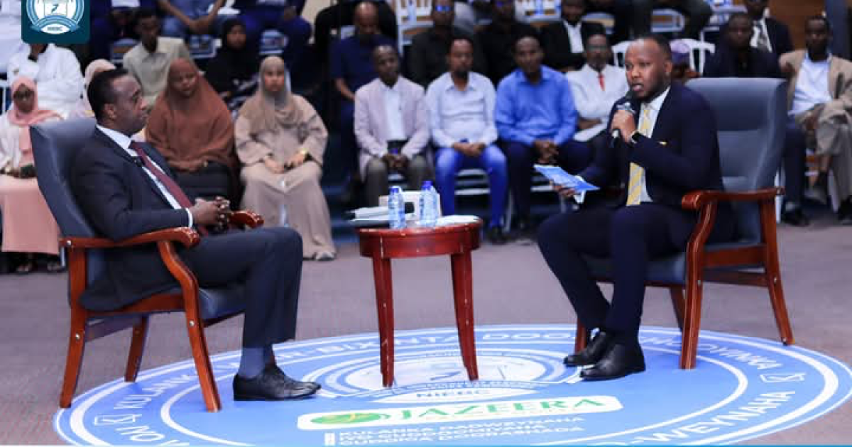 Guddoomiyaha guddiga doorashooyinka oo Shacabka uga jawaabay su’aalo ay waydiiyeen