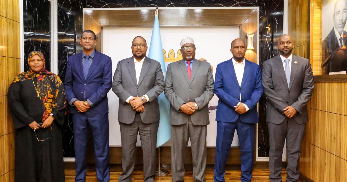 Guddoomiyaha Golaha Shacabka ee BJFS oo xafiiskiisa ku qaabilay hoggaamiyaha SSC-Khaatumo