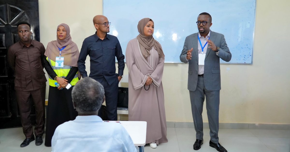 Wasiirka Wasaaradda Qoyska iyo Horumarinta Xuquuqul Insaanka XFS oo si rasmi ah u furtay Imtixaanka Qoraalka Guddiga Madaxa bannaan ee Xuquuqul Insaanka Qaranka