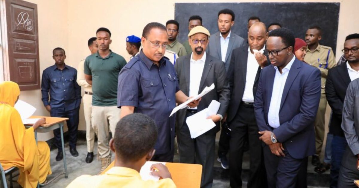 Guddoomiyaha Gobolka Banaadir oo Daah-furay Imtixaanka Shahaadiga ee Dugsiyada Dhexe
