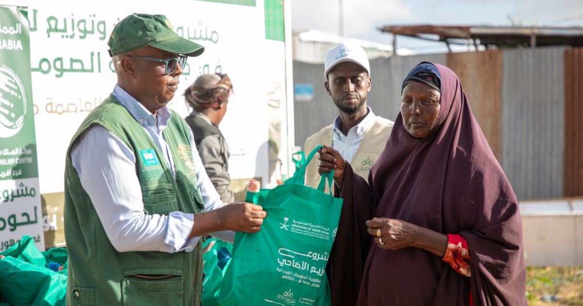 Hay’adda Boqor Salmaan oo Hilib udxiyo ah ka qeybisay Dayniile