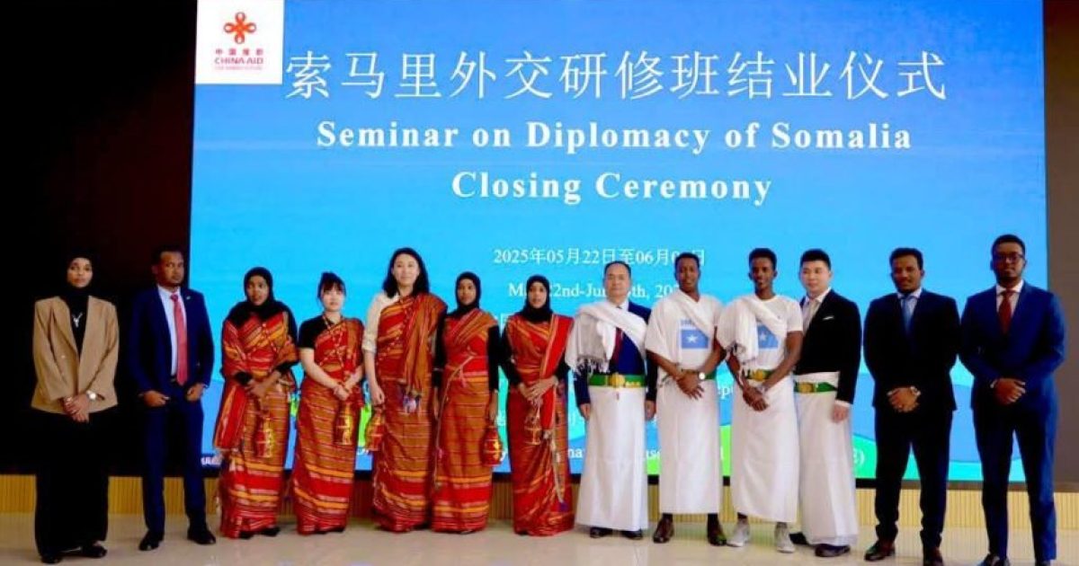 Safiirka Soomaaliya ee Shiinaha oo kulan dhiirrigelin iyo is-xogwareysi ah la qaatay 20-Diblumaasiyiin da’yar Soomaaliyeed