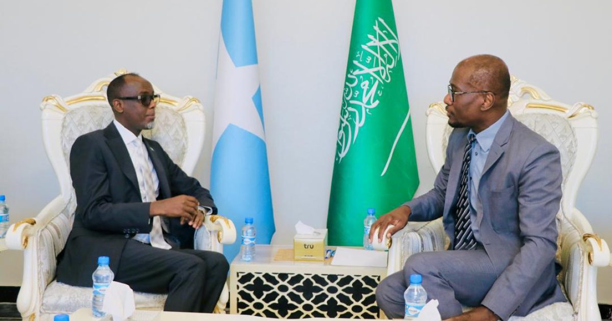 Wasiirka Ganacsiga oo kulan la qaatay Safiirka Sacuudiga ee Soomaaliya