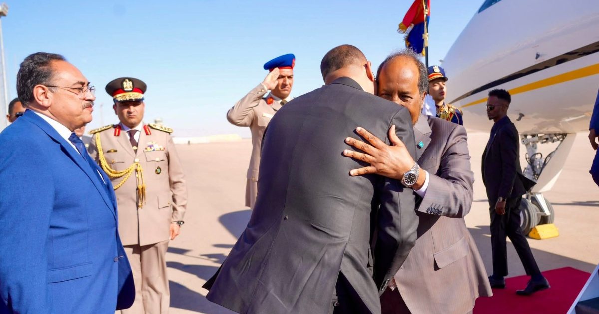 Madaxweyne Xasan Sheekh oo si diirran loogu soo dhaweeyay Masar