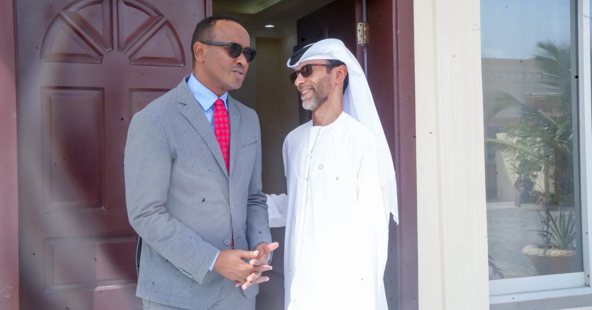 Guddoomiyaha SoDMA iyo Safiirka Imaaraadka oo ka wada hadlay xoojinta gargaarka beni’aadannimo