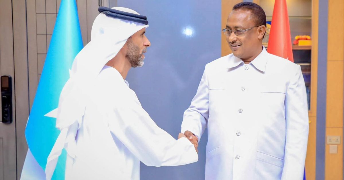 Guddoomiye Muungaab oo xafiiskiisa ku qaabilay Safiirka Imaaraadka ee Soomaaliya