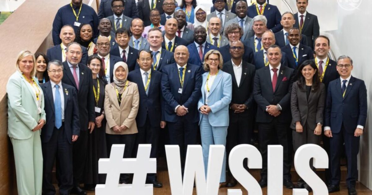 Wasiirka Isgaarsiinta XFS oo Geneva kaga qayb galay shir Caalami ah