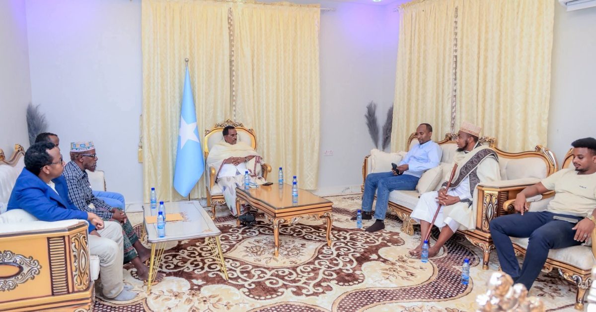 Wasiirka Arrimaha Gudaha XFS oo kulan wadatashi la qaatay Odoyaasha dhaqanka