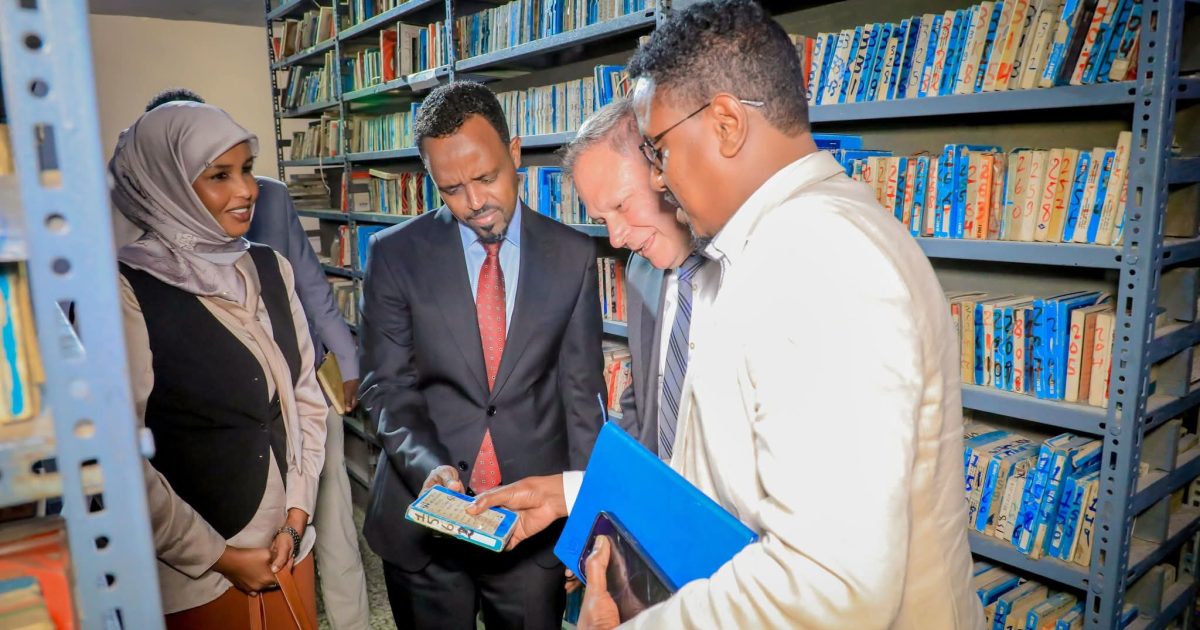 Wasiir Ku-xigeenka Warfaafinta oo qaabilay Lataliyaha Safaaradda Mareykanka ee La-dagaalanka Argagixisada