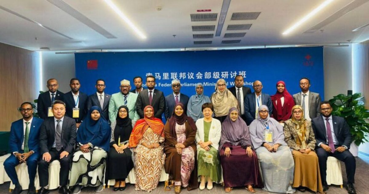 Xildhibaano ka tirsan labada Aqal oo safar shaqo ku jooga Shiinaha