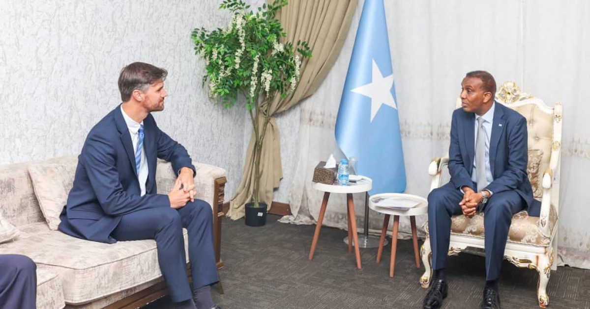 Ra’iisul Wasaare Xamsa oo qaabilay Safiirka UK ee Soomaaliya