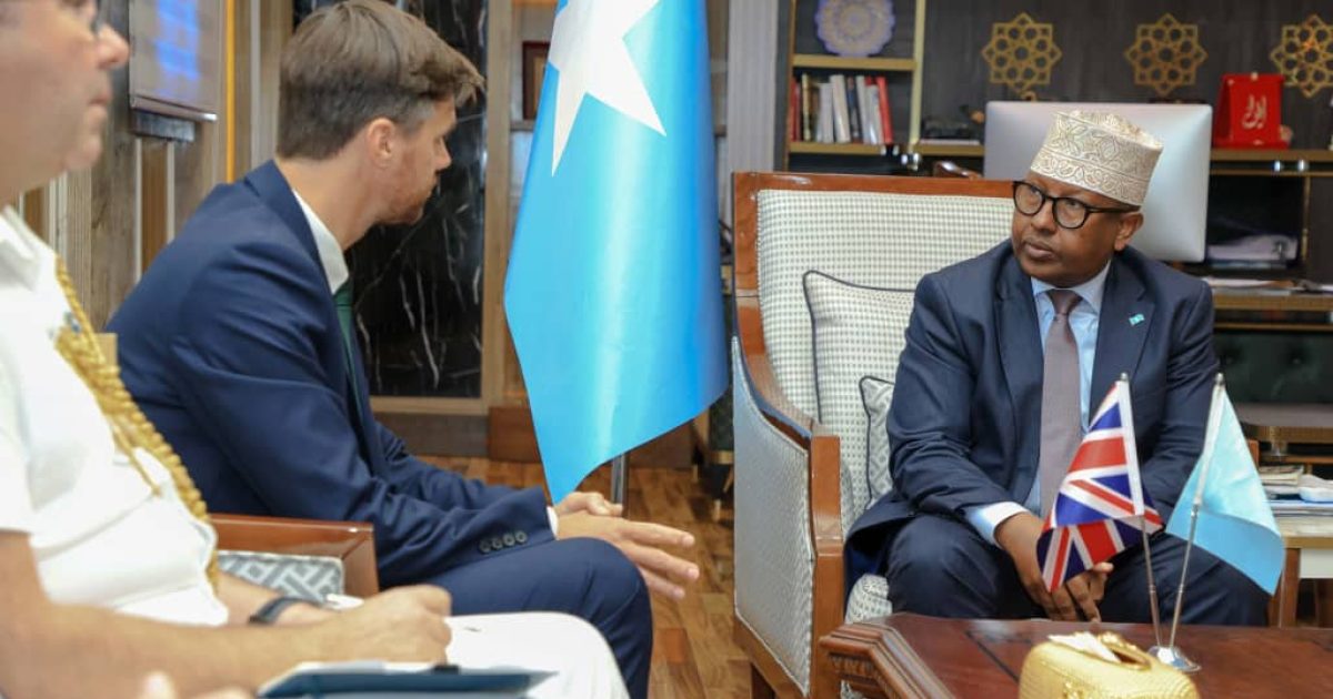 Wasiirka Gaashaandhigga XFS oo qaabilay Safiirka UK ee Soomaaliya