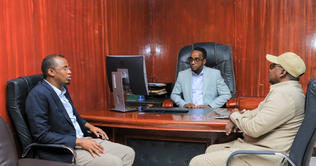 Wasiirka Arrimaha Gudaha Hirshabeelle iyo Maareeyaha NIRA oo kormeeray Xarunta Cusub ee Jowhar
