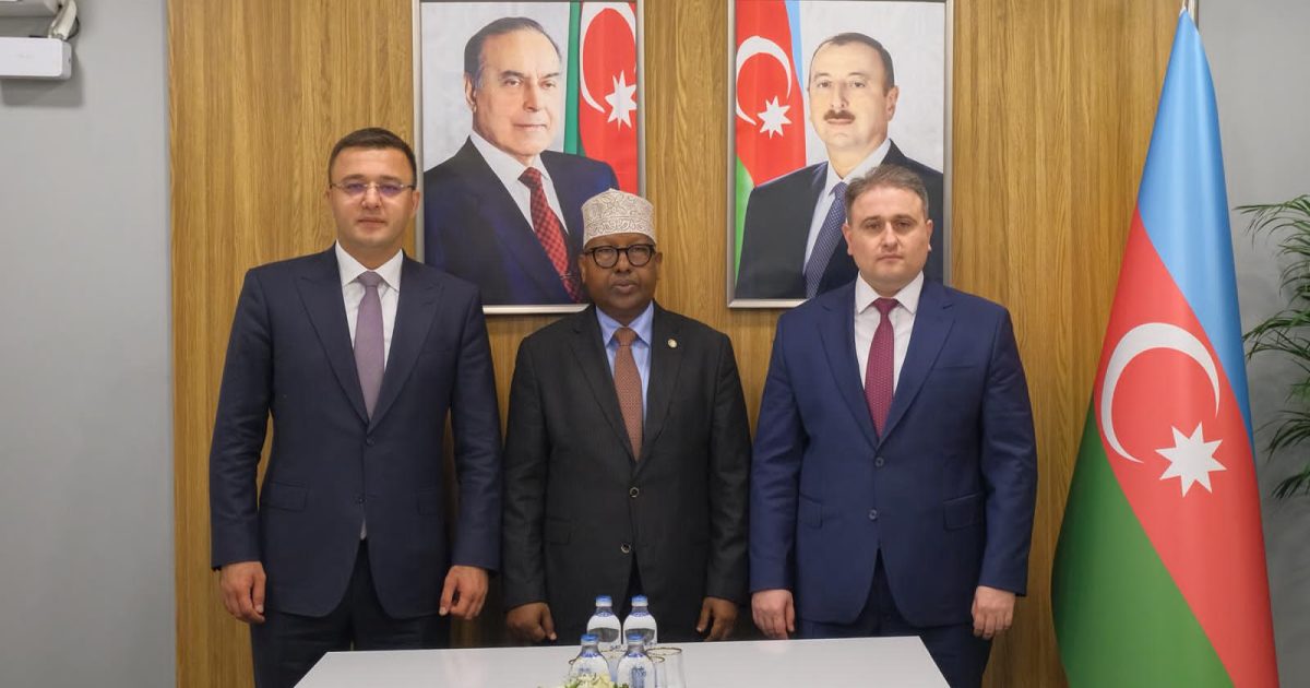 Wasiirka Gaashaandhigga XFS oo kulan la qaatay Wasiirka Warshadaha Difaaca Azerbaijan