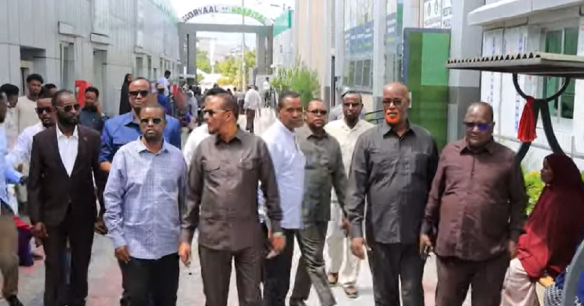 Maamulka Hirshabeelle oo kaalmo lacag ah gaarsiiyay ciidanka ku jira Isbitaalka Martiini