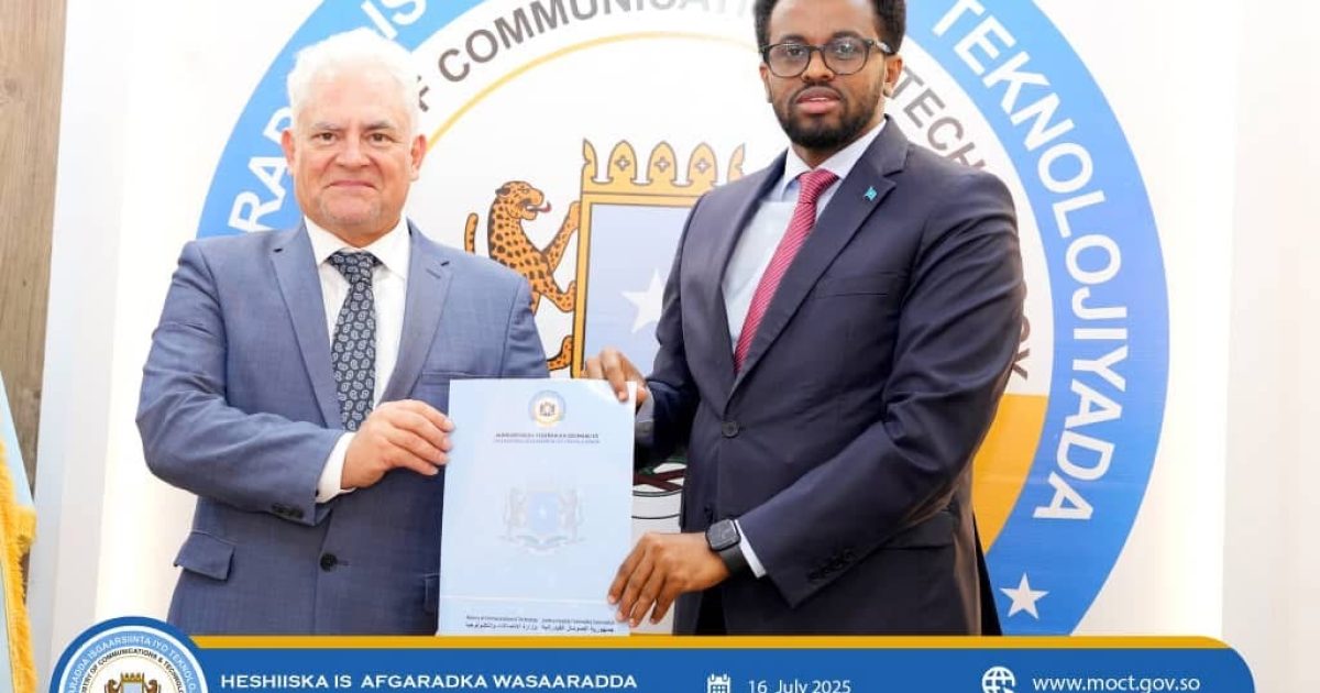 Wasaaradda Isgaarsiinta iyo QM oo kala saxiixday heshiis lagu xoojinayo Nidaamka Isbadalka Digital-ka Soomaaliya