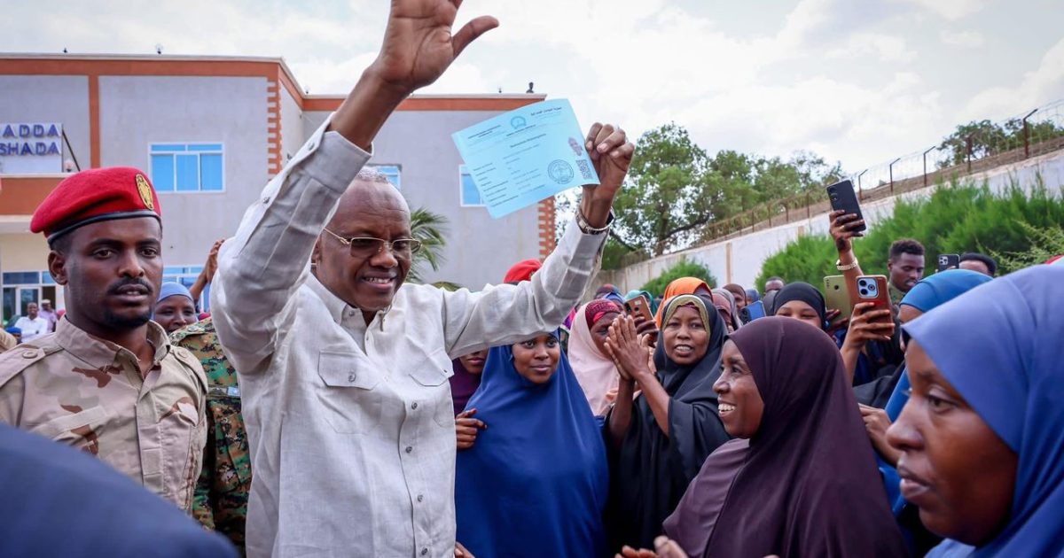 Madaxweynaha Koonfur Galbeed oo noqday qofkii uga horreeyay ee ka qaata kaarka Codeynta KGS