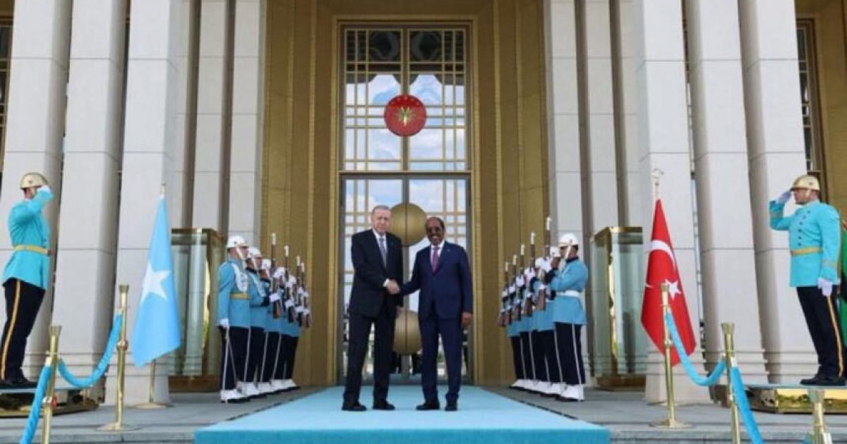 Madaxweyne Xasan Sheekh oo la kulmay dhiggiisa dalka Turkiga